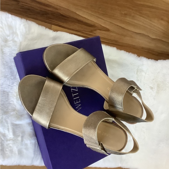 Stuart Wietzman Women’s Broadband City Sandal in Gold/Taupe 9.5 Box Included - Picture 4 of 5